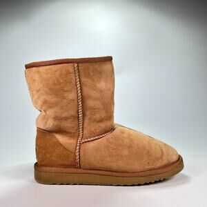 UGG Classic Short II Boots Chestnut Suede Sheepskin Lined Women's Size 8